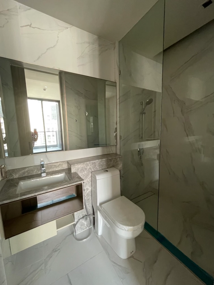 9  2 br Condominium For Sale in Sathorn ,Bangkok BTS Chong Nonsi at The Reserve Sathorn AA33635