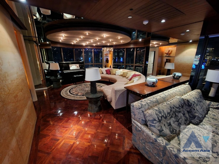  2 Bedrooms  Condominium For Rent & Sale in Silom, Bangkok  near BTS Surasak (AA33637)