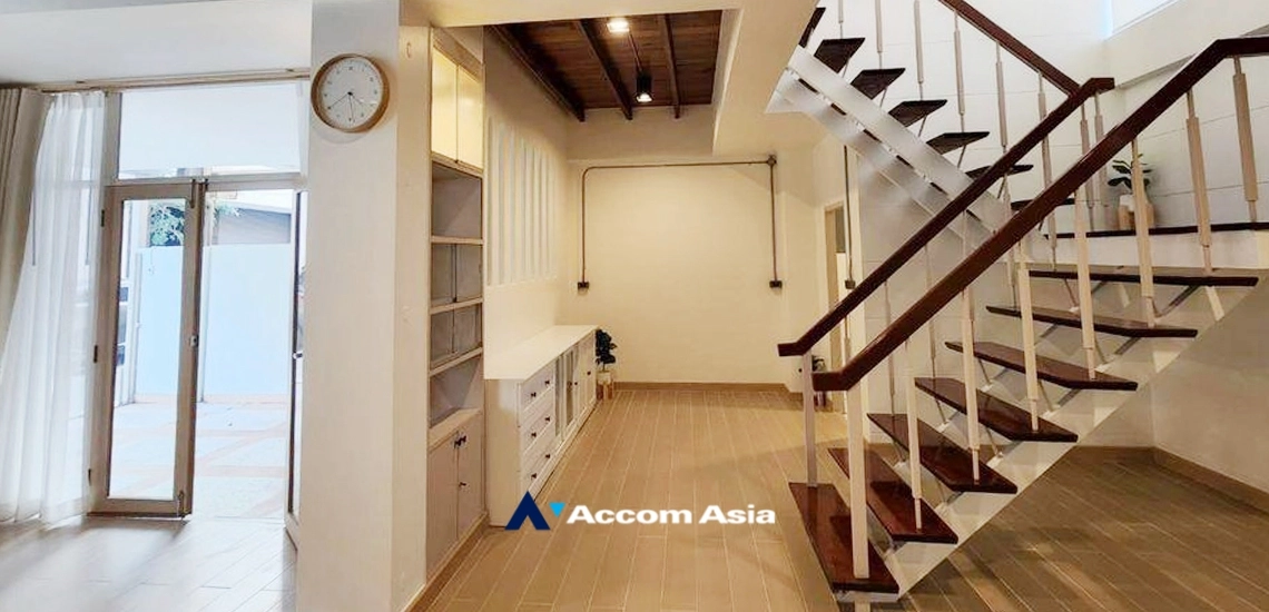 12  3 br House for rent and sale in Sukhumvit ,Bangkok BTS Ekkamai AA33648