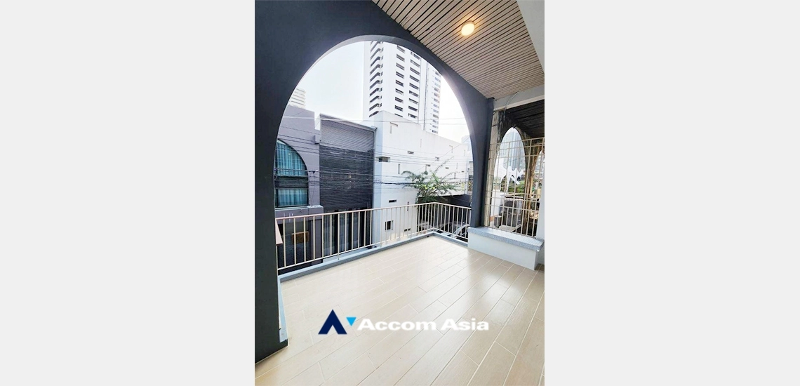 19  3 br House for rent and sale in Sukhumvit ,Bangkok BTS Ekkamai AA33648