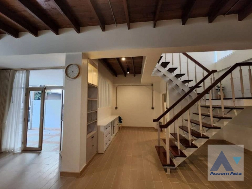 8  3 br House for rent and sale in Sukhumvit ,Bangkok BTS Ekkamai AA33648