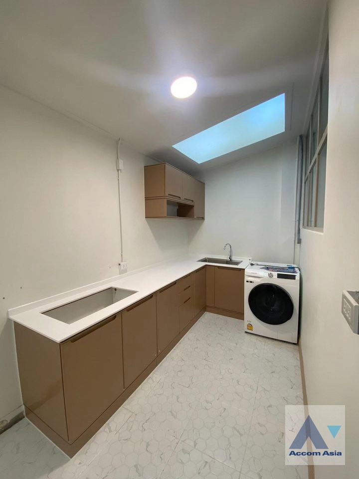 6  3 br House for rent and sale in Sukhumvit ,Bangkok BTS Ekkamai AA33648