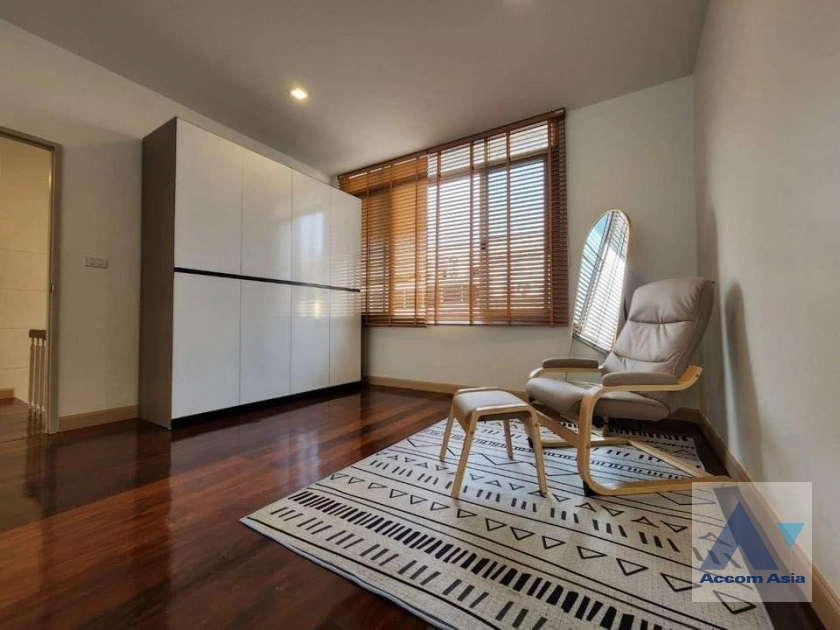 11  3 br House for rent and sale in Sukhumvit ,Bangkok BTS Ekkamai AA33648