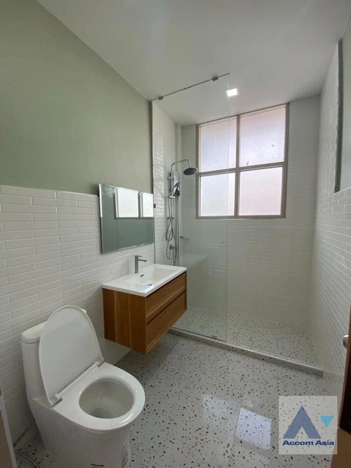18  3 br House for rent and sale in Sukhumvit ,Bangkok BTS Ekkamai AA33648