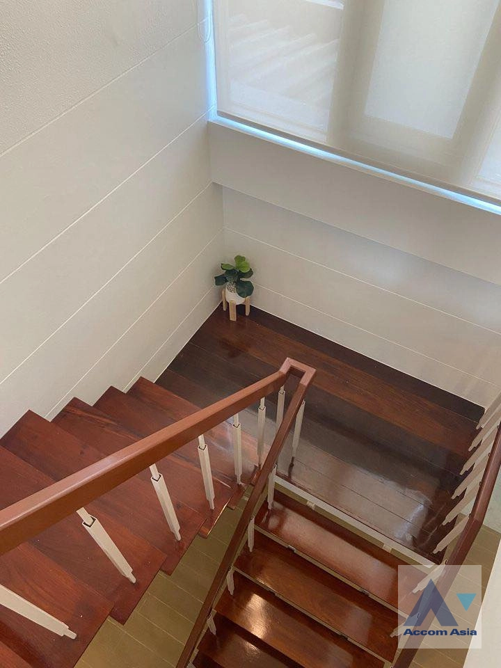 10  3 br House for rent and sale in Sukhumvit ,Bangkok BTS Ekkamai AA33648