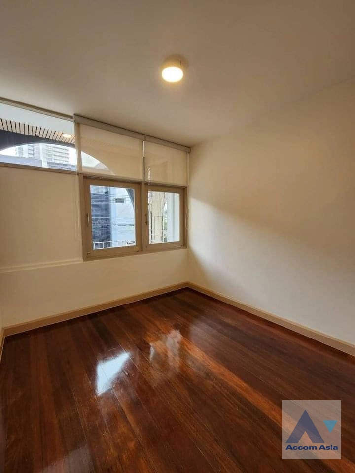 15  3 br House for rent and sale in Sukhumvit ,Bangkok BTS Ekkamai AA33648