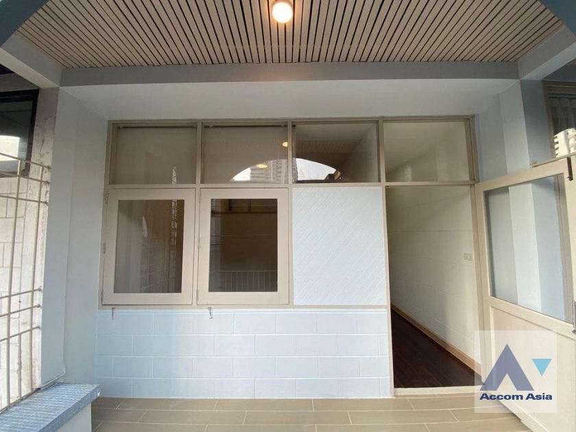 20  3 br House for rent and sale in Sukhumvit ,Bangkok BTS Ekkamai AA33648