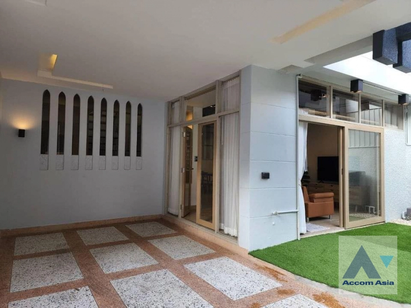 21  3 br House for rent and sale in Sukhumvit ,Bangkok BTS Ekkamai AA33648