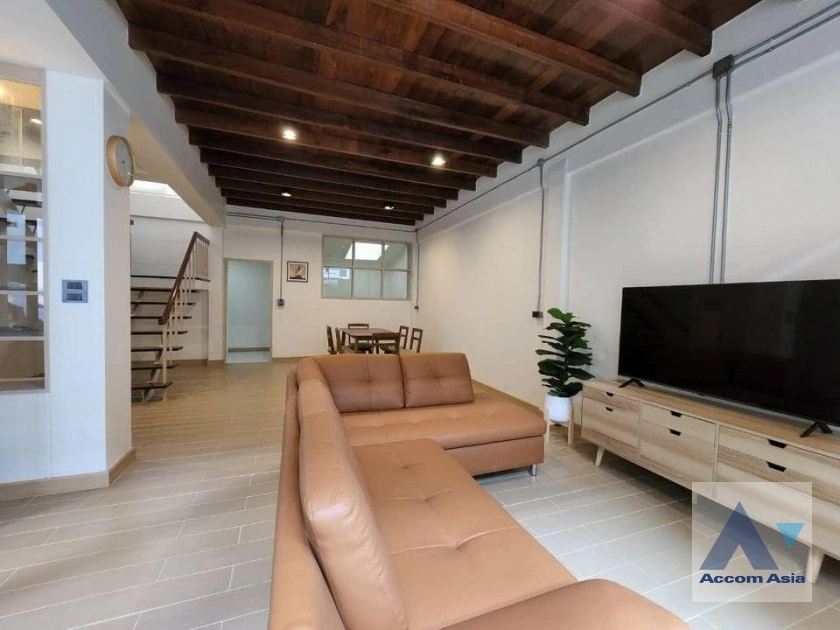 unitRenovated private house with cozy charm in Ekkamai (AA33648)