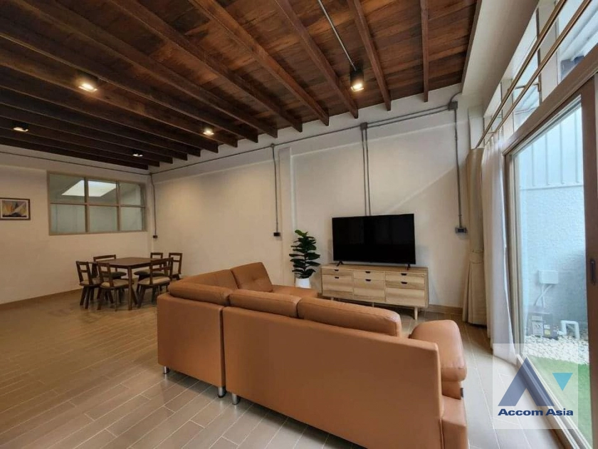 unitRenovated private house with cozy charm in Ekkamai (AA33648)