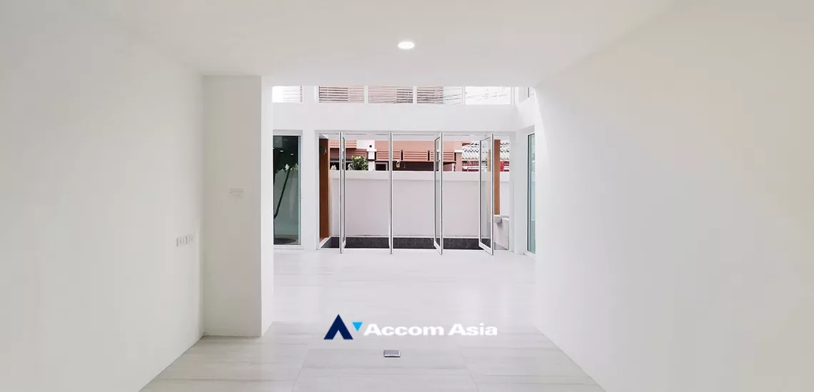 4  5 br House For Sale in pattanakarn ,Bangkok BTS On Nut AA33659