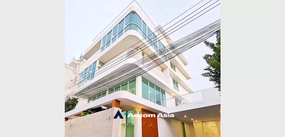 Home Office |  5 Bedrooms  House For Sale in Pattanakarn, Bangkok  near BTS On Nut (AA33659)