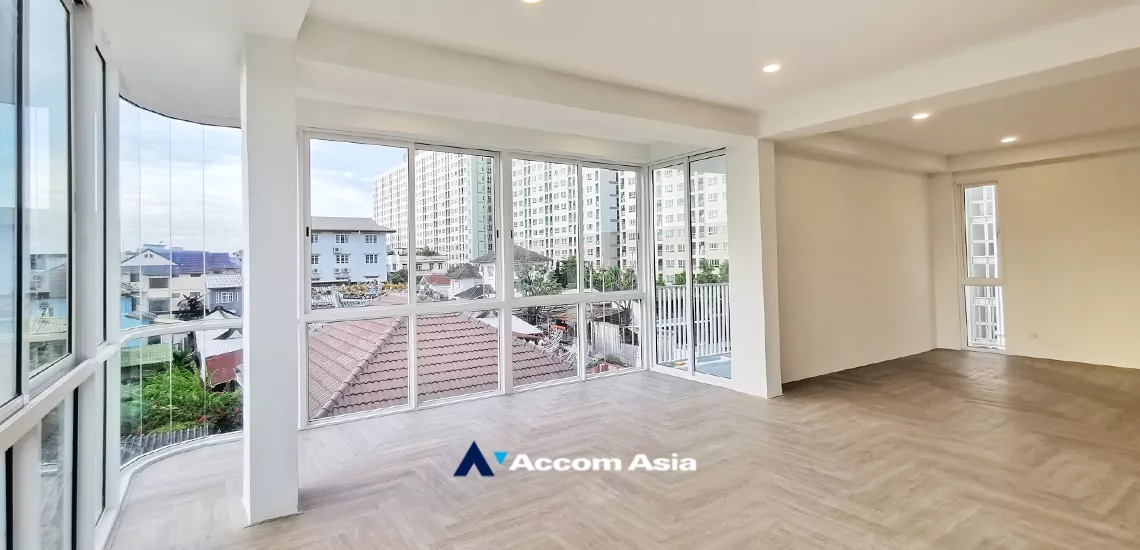 9  5 br House For Sale in pattanakarn ,Bangkok BTS On Nut AA33659
