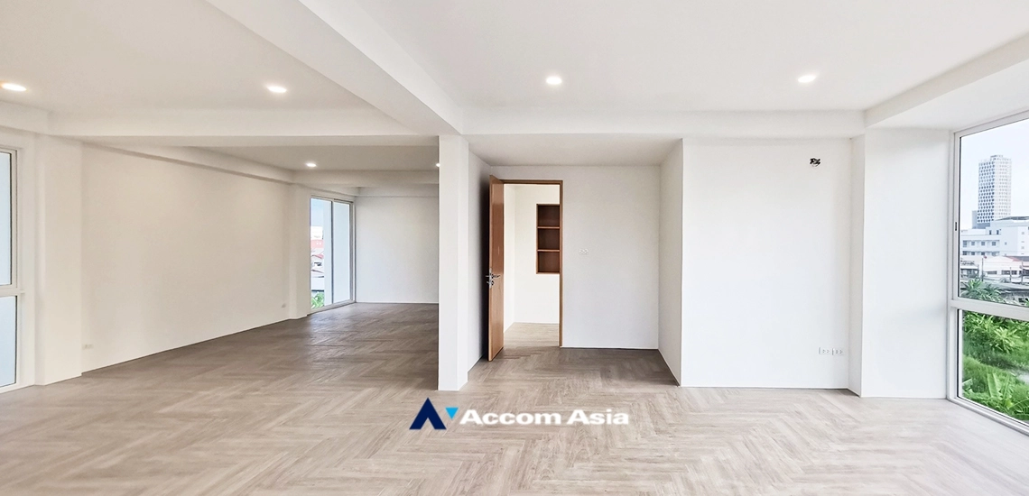 10  5 br House for rent and sale in Pattanakarn ,Bangkok BTS On Nut AA33659