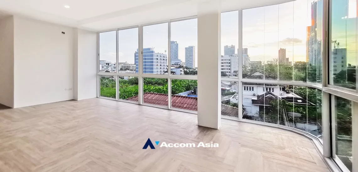 8  5 br House For Sale in pattanakarn ,Bangkok BTS On Nut AA33659