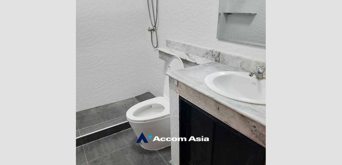 12  5 br House for rent and sale in Ratchadaphisek ,Bangkok MRT Sutthisan AA33661