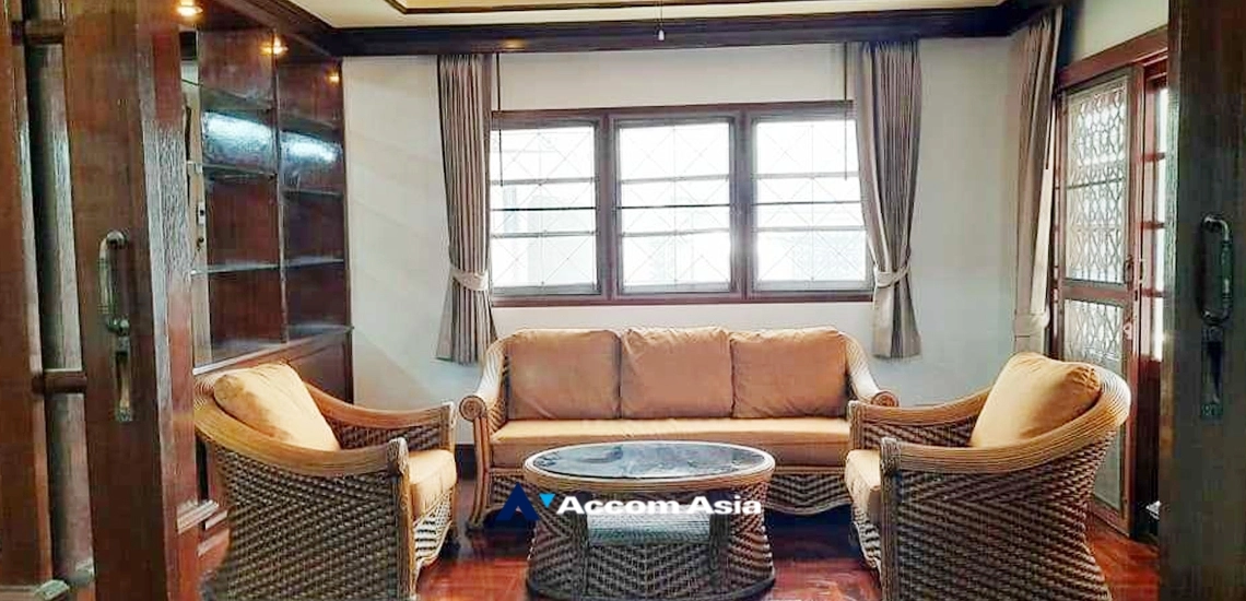  2  5 br House for rent and sale in Ratchadaphisek ,Bangkok MRT Sutthisan AA33661