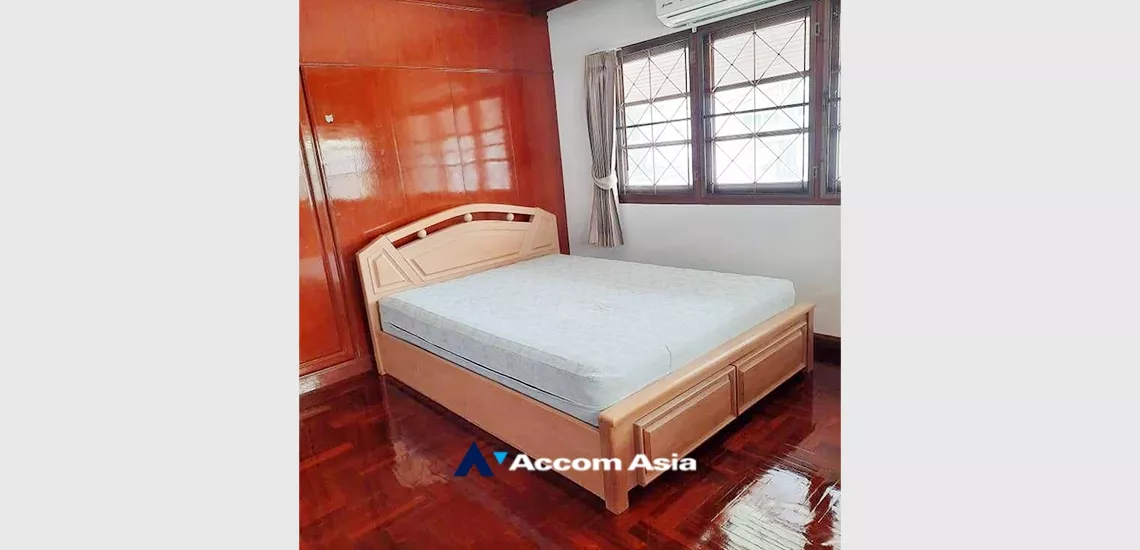 6  5 br House For Rent in ratchadapisek ,Bangkok MRT Sutthisan AA33661