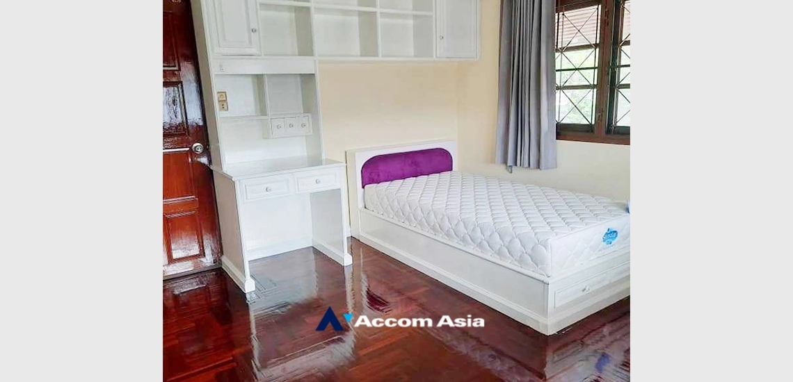 8  5 br House for rent and sale in Ratchadaphisek ,Bangkok MRT Sutthisan AA33661