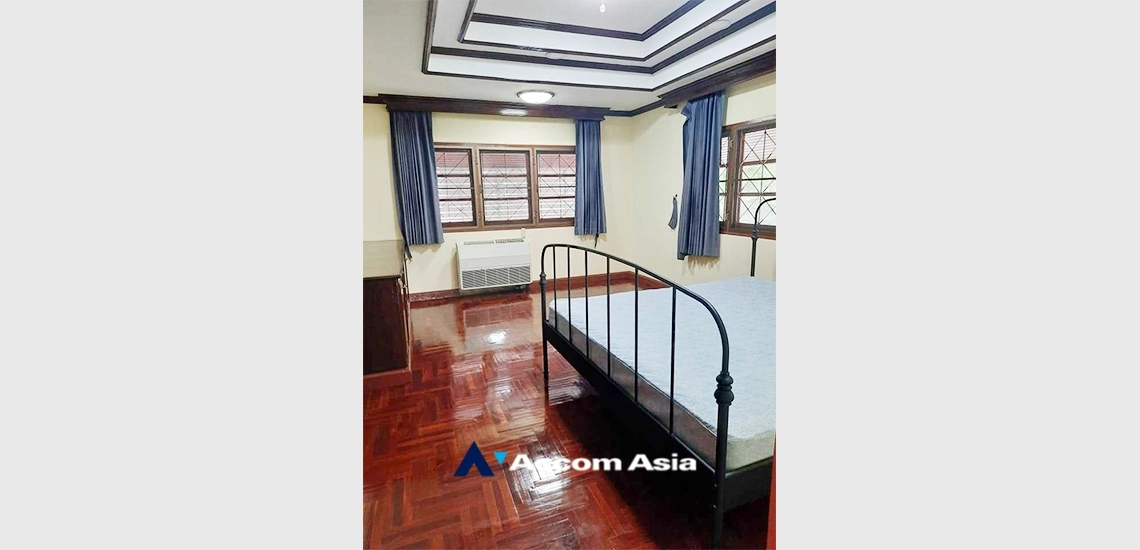 11  5 br House for rent and sale in Ratchadaphisek ,Bangkok MRT Sutthisan AA33661