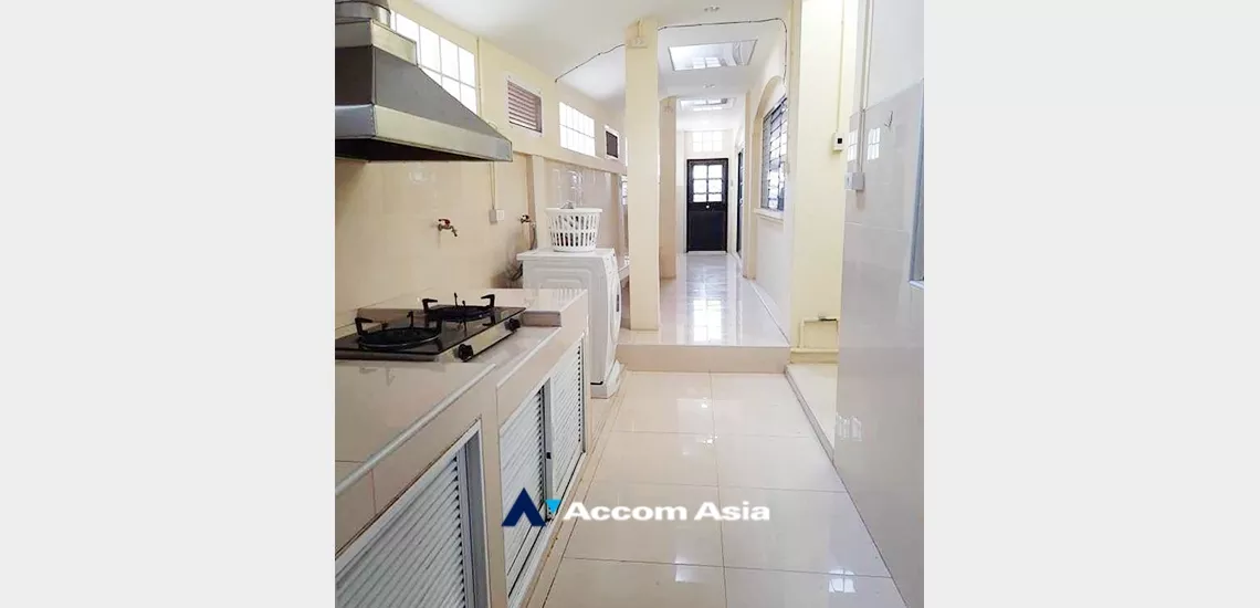 Home Office |  5 Bedrooms  House For Rent in Ratchadapisek, Bangkok  near MRT Sutthisan (AA33661)