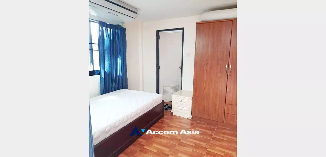 9  5 br House For Rent in ratchadapisek ,Bangkok MRT Sutthisan AA33661