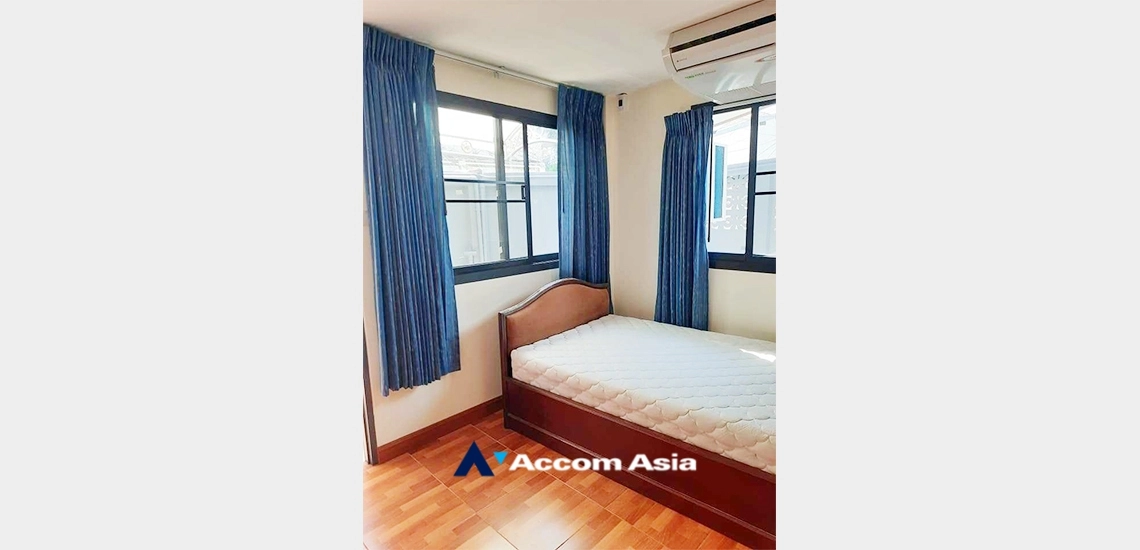 10  5 br House for rent and sale in Ratchadaphisek ,Bangkok MRT Sutthisan AA33661