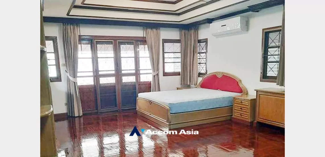 7  5 br House For Rent in ratchadapisek ,Bangkok MRT Sutthisan AA33661