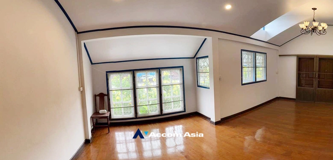 5  3 br House For Rent in Charoen Nakhon ,Bangkok BTS Krung Thon Buri AA33679