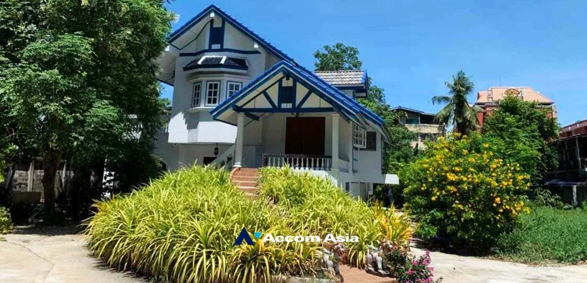  2  3 br House For Rent in Charoen Nakhon ,Bangkok BTS Krung Thon Buri AA33679