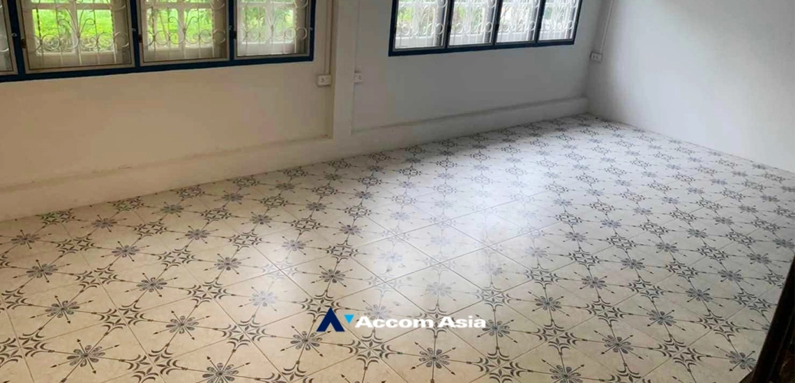 4  3 br House For Rent in Charoen Nakhon ,Bangkok BTS Krung Thon Buri AA33679