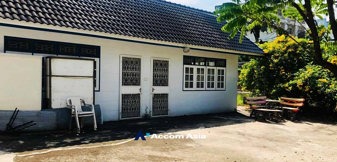  1  3 br House For Rent in Charoen Nakhon ,Bangkok BTS Krung Thon Buri AA33679