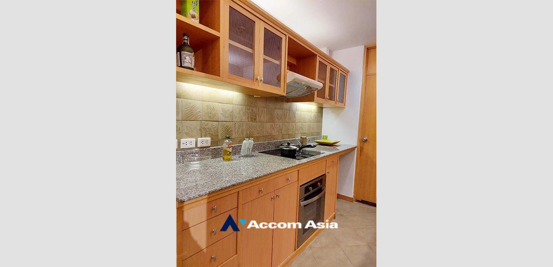 5  2 br Apartment for rent and sale in Sathorn ,Bangkok MRT Lumphini at Cozy and Convenient Apartment Near Garden Intl AA33682