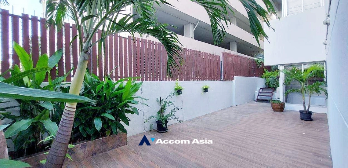 15  2 br Apartment for rent and sale in Sathorn ,Bangkok MRT Lumphini at Cozy and Convenient Apartment Near Garden Intl AA33682