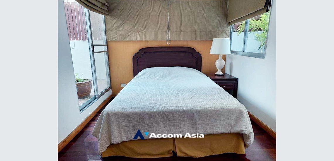 8  2 br Apartment for rent and sale in Sathorn ,Bangkok MRT Lumphini at Cozy and Convenient Apartment Near Garden Intl AA33682