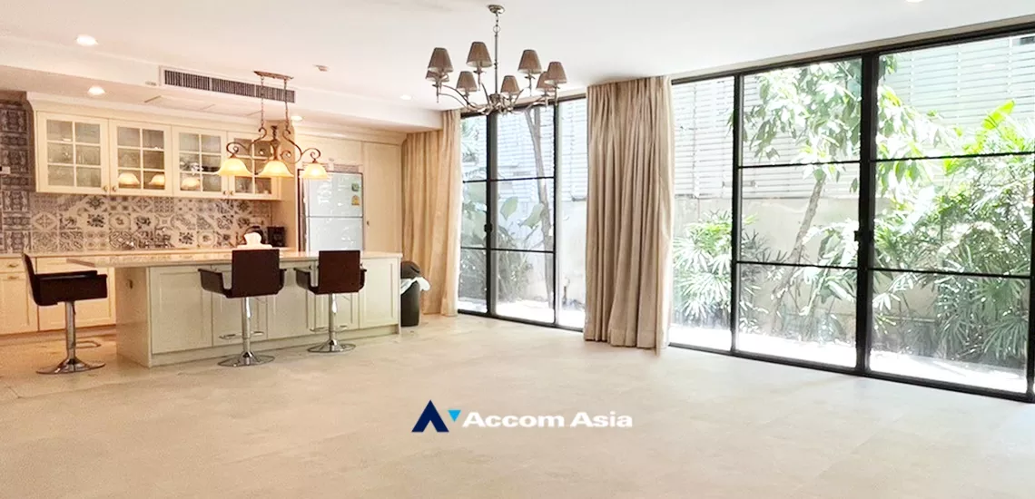 Luxury, Ground Floor, Duplex Condo | Issara at Sukhumvit 42 Condominium  3 Bedroom for Sale BTS Ekkamai in Sukhumvit Bangkok