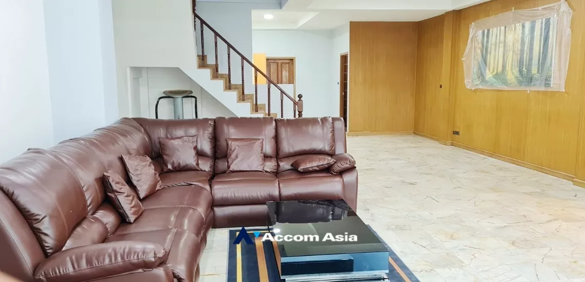 unit 3 Bedrooms  House For Rent & Sale in Sukhumvit, Bangkok  near BTS Phra khanong (AA33687)