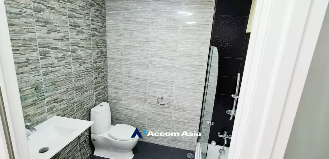 6  3 br House for rent and sale in Sukhumvit ,Bangkok BTS Phra khanong AA33687