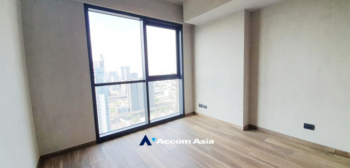 Double High Ceiling, Duplex Condo |  3 Bedrooms  Condominium For Rent & Sale in Sukhumvit, Bangkok  near MRT Phetchaburi (AA33688)