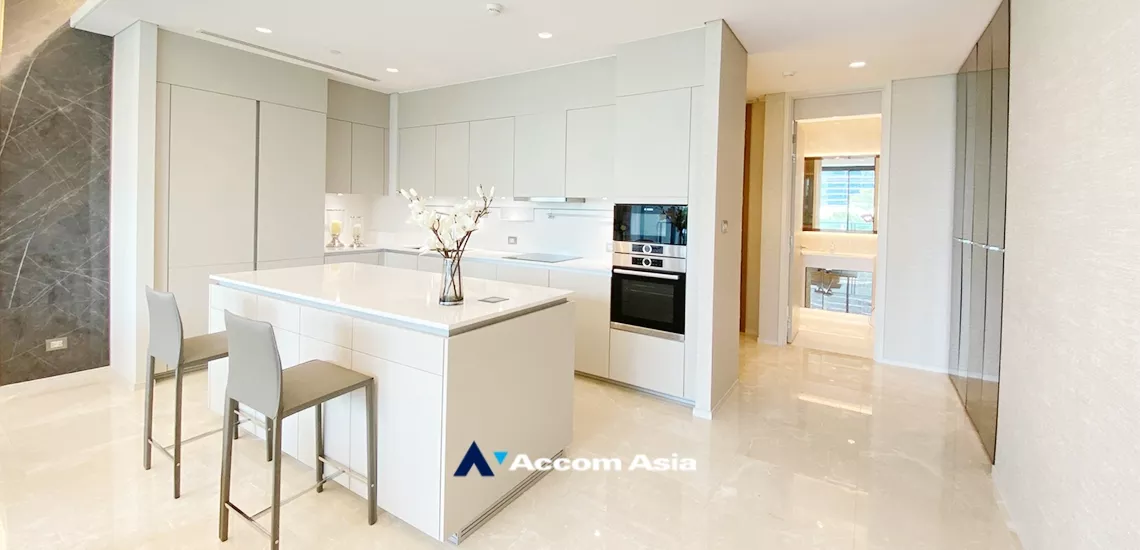  2 Bedrooms  Condominium For Sale in Ploenchit, Bangkok  near BTS Ratchadamri (AA33693)