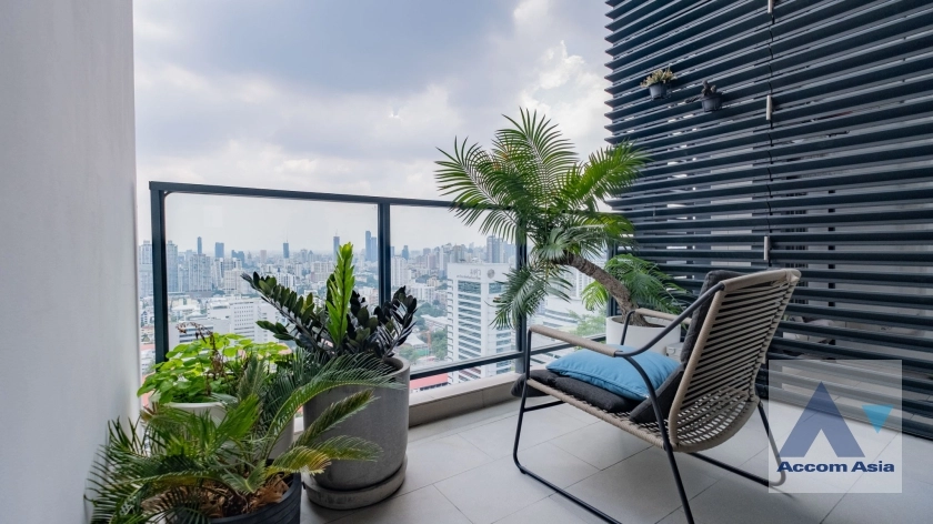 Double High Ceiling, Duplex Condo |  3 Bedrooms  Condominium For Rent & Sale in Sukhumvit, Bangkok  near MRT Phetchaburi (AA33698)