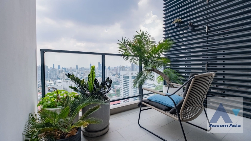 unitDouble High Ceiling, Duplex Condo | Industrial loft-style duplex with soaring ceilings at The Lofts Asoke (AA33698)