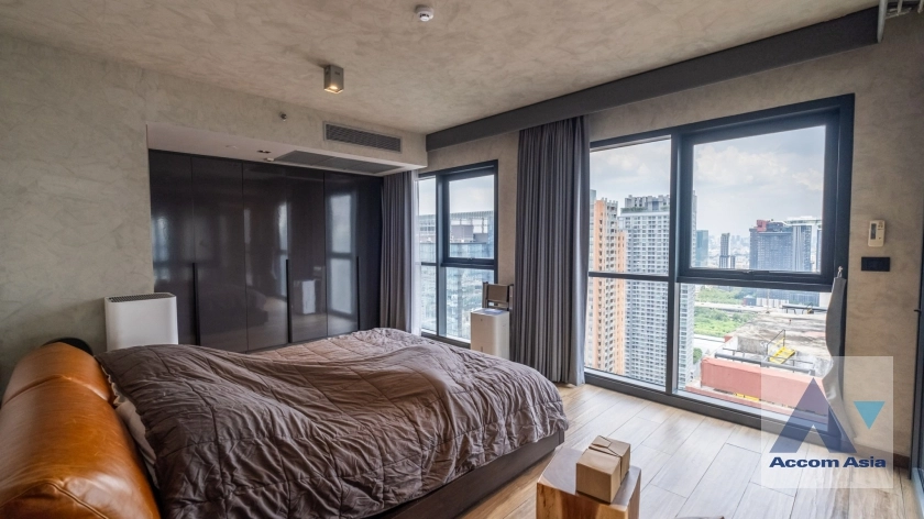 Double High Ceiling, Duplex Condo | The Lofts Asoke