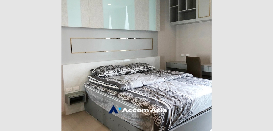  2 Bedrooms  Condominium For Sale in Ploenchit, Bangkok  near BTS Ploenchit (AA33740)