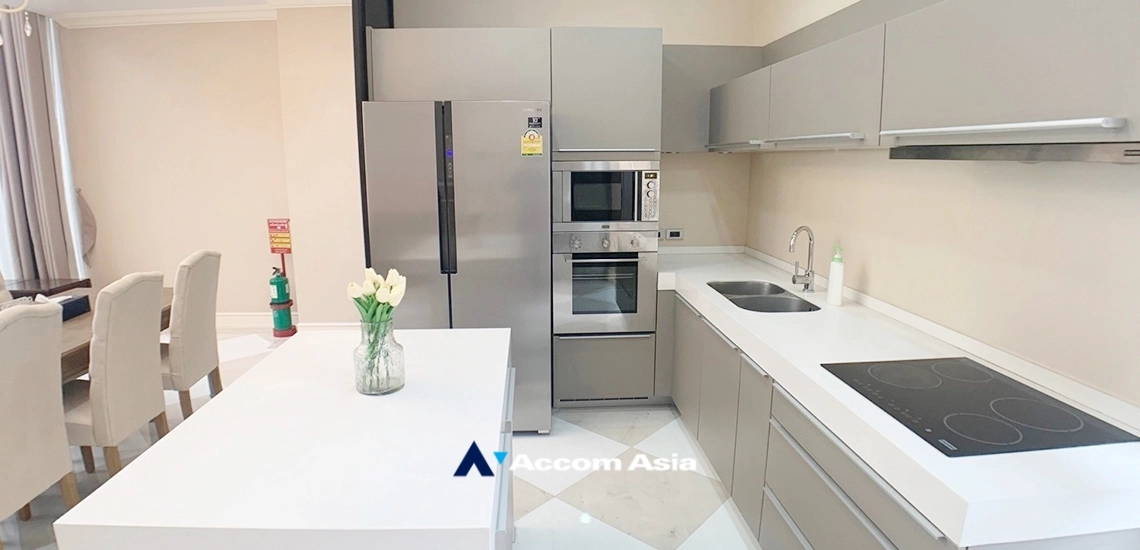 unit 3 Bedrooms  House For Rent & Sale in Sukhumvit, Bangkok  near BTS Thong Lo (AA33743)