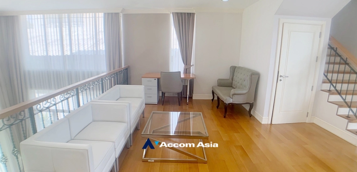 unit 3 Bedrooms  House For Rent & Sale in Sukhumvit, Bangkok  near BTS Thong Lo (AA33743)