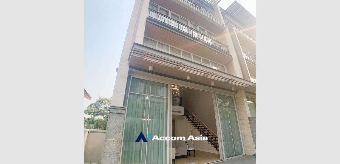  3 Bedrooms  House For Rent & Sale in Sukhumvit, Bangkok  near BTS Thong Lo (AA33743)
