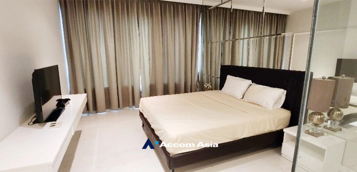 unit 1 Bedroom  Condominium For Rent & Sale in Ploenchit, Bangkok  near BTS Ratchadamri - MRT Silom (AA33745)