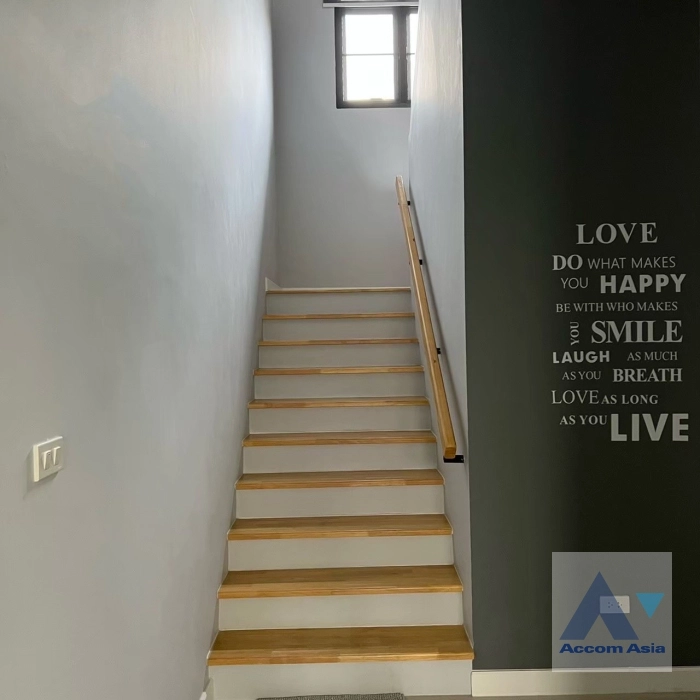 unit 4 Bedrooms  House For Sale in Sukhumvit, Bangkok  near BTS Phra khanong (AA33764)