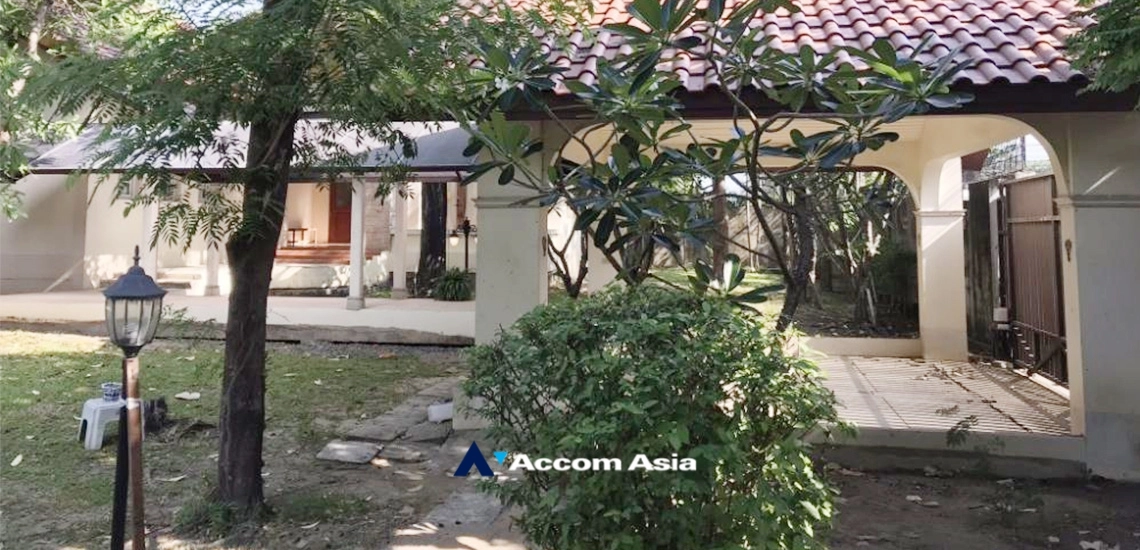 unit 2 Bedrooms  House For Sale in Sukhumvit, Bangkok  near BTS Punnawithi (AA33775)